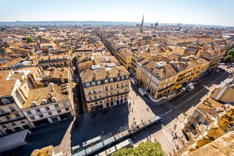 Vue aérienne du centre historique de Bordeaux et de ses toits