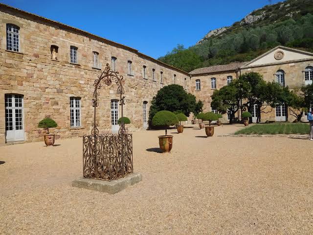 Abbaye de Fontfroide, espace séminaire pour entreprise en Aude