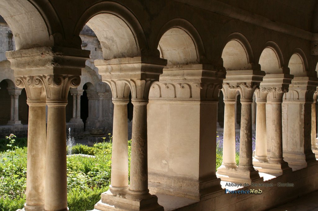 Abbaye de Sénanque, lieu d'événement d'entreprise en Vaucluse