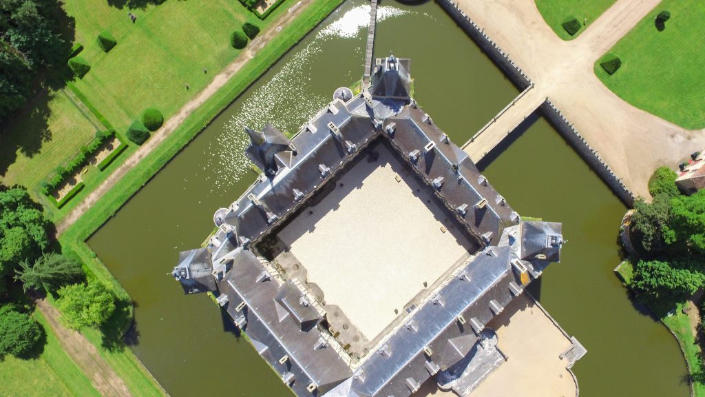 Château de Sully, lieu d'événement d'entreprise en Saône-et-Loire