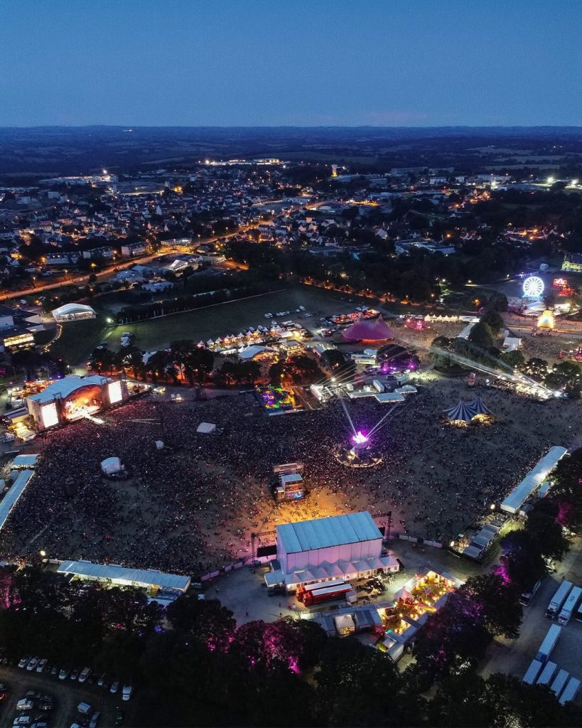 Vieilles Charrues — team building