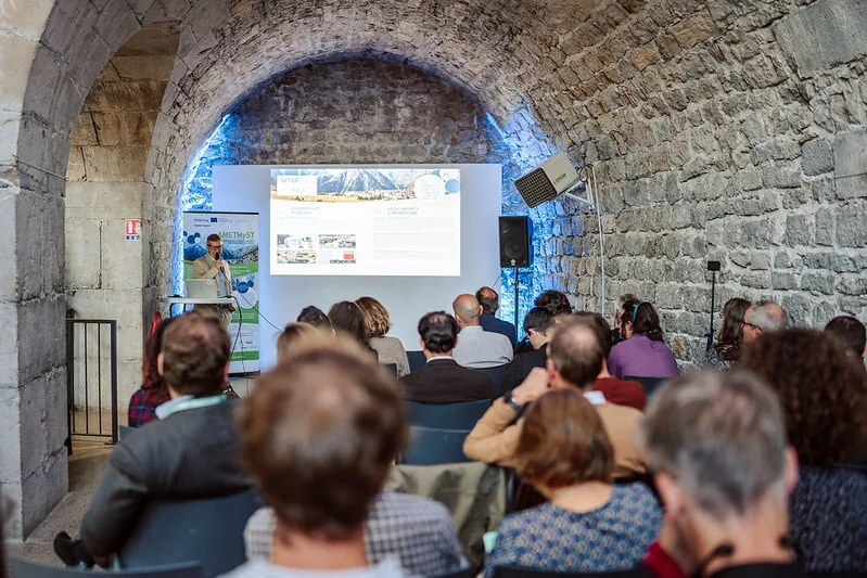 Séminaire et conférence d'entreprise dans une salle voûtée